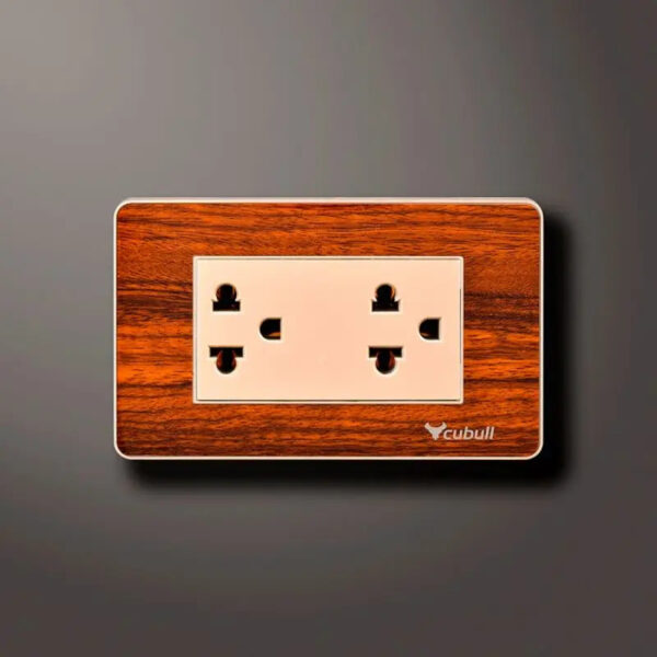 TOMACORRIENTE DOBLE  A MADERA 15A CON L TIERRA UNIV 127/250V